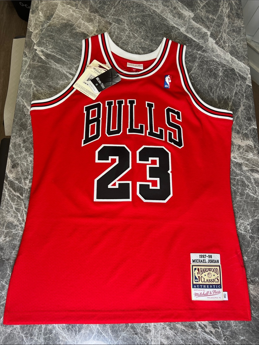 Michael Jordan Mitchell & Ness Red Chicago Bulls #23 Jersey size 44 Large
